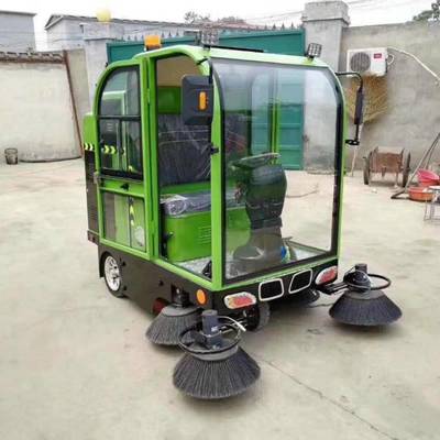 電動掃路車——高效節(jié)能的現(xiàn)代清潔解決方案